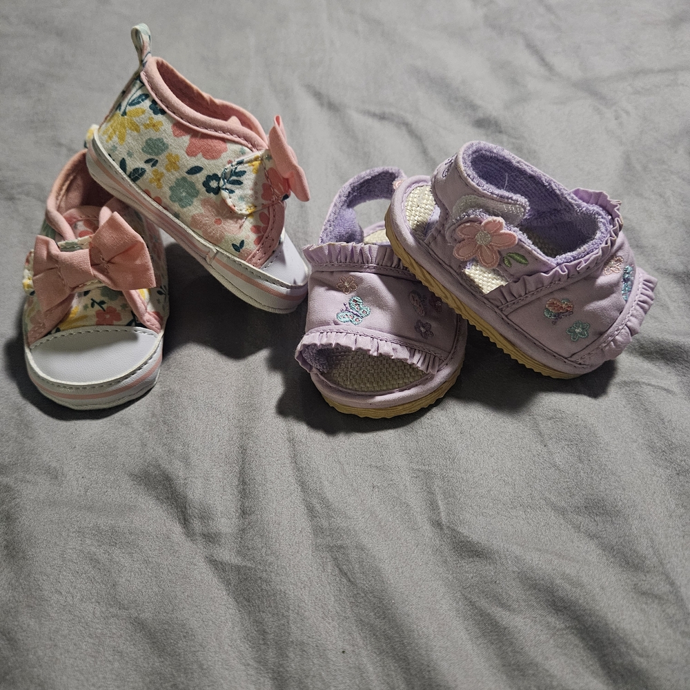 🎁🎁3/20🎁🎁Carter's Pink and Purple Floral Baby Shoes